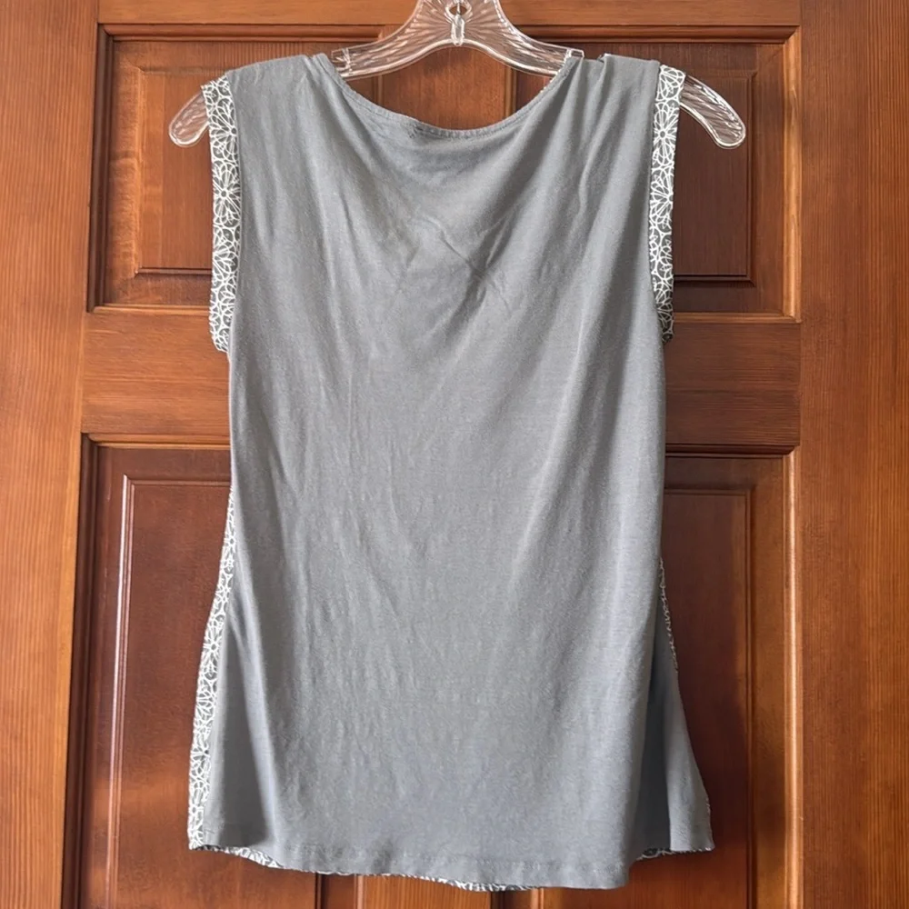 Women’s Top - Picture 2 of 4